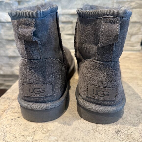 UGG™|  Women's Classic Mini II | Gray | US 6 | Worn Insid | Excellent Condition - Picture 5 of 9